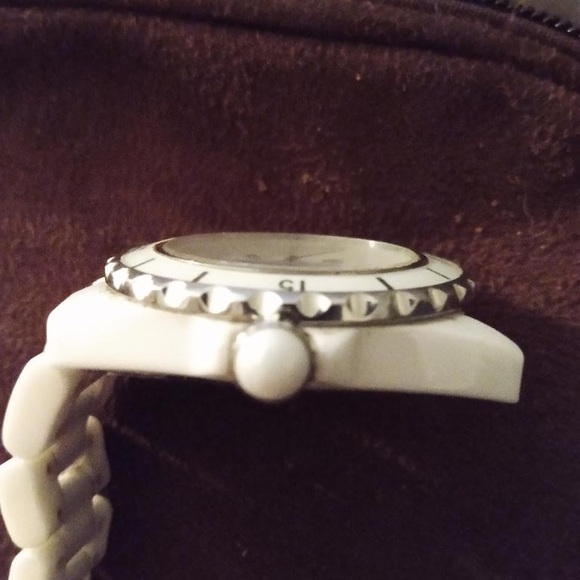 Chanel womens watch . It is broke on wrist band.Asking $2000 or best offer. - Picture 2 of 5